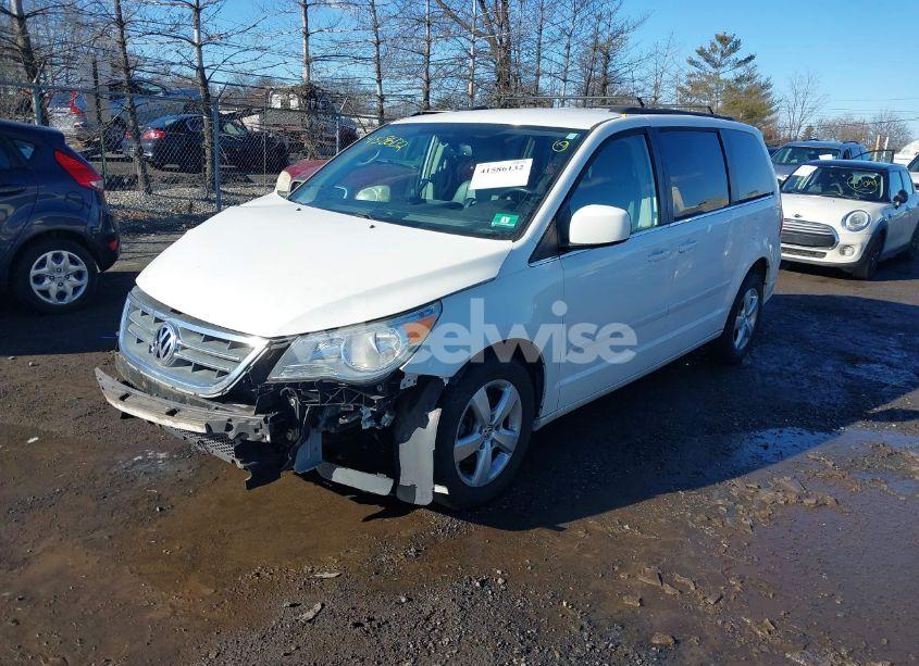 Photo 2 of 2011 Volkswagen Routan SE (VIN 2V4RW3DG0BR716944)