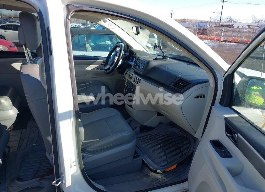Photo 5 of 2011 Volkswagen Routan SE (VIN 2V4RW3DG0BR716944)
