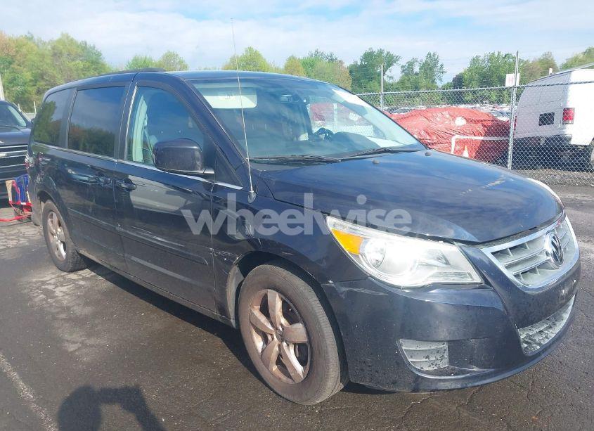 2011 Volkswagen Routan SE (VIN 2V4RW3DG3BR717246) main photo