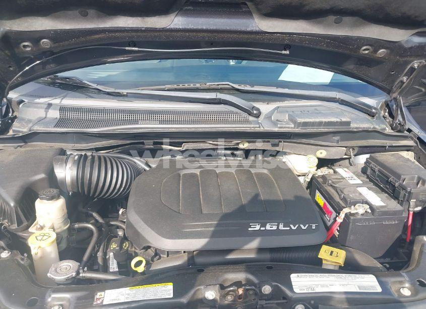 Photo 10 of 2011 Volkswagen Routan SE (VIN 2V4RW3DG3BR717246)