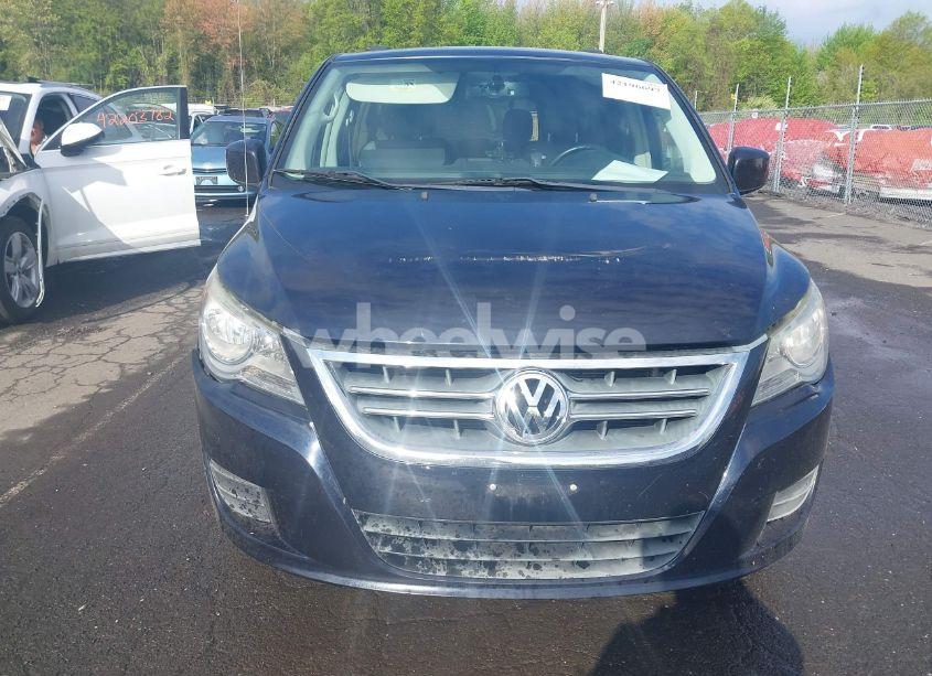 Photo 12 of 2011 Volkswagen Routan SE (VIN 2V4RW3DG3BR717246)