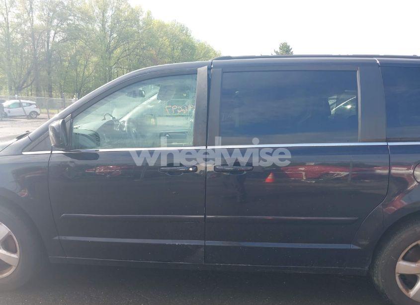 Photo 14 of 2011 Volkswagen Routan SE (VIN 2V4RW3DG3BR717246)