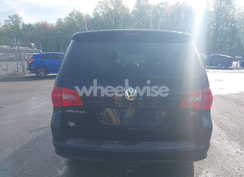 Photo 16 of 2011 Volkswagen Routan SE (VIN 2V4RW3DG3BR717246)