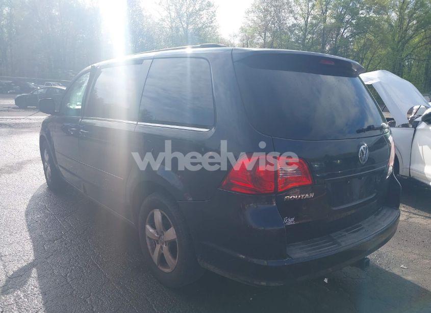 Photo 3 of 2011 Volkswagen Routan SE (VIN 2V4RW3DG3BR717246)