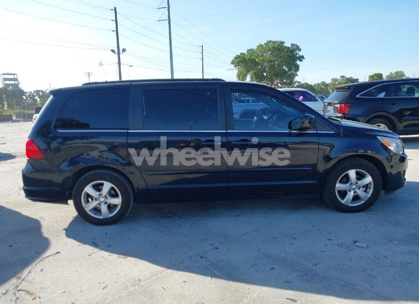 Photo 13 of 2011 Volkswagen Routan SE (VIN 2V4RW3DG5BR668194)