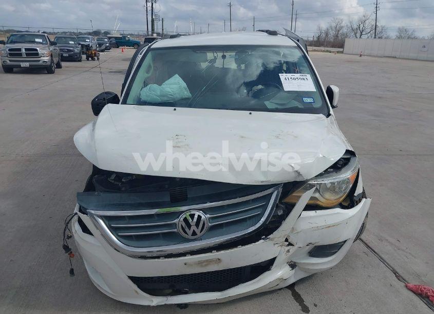 Photo 11 of 2011 Volkswagen Routan SE (VIN 2V4RW3DG6BR691242)