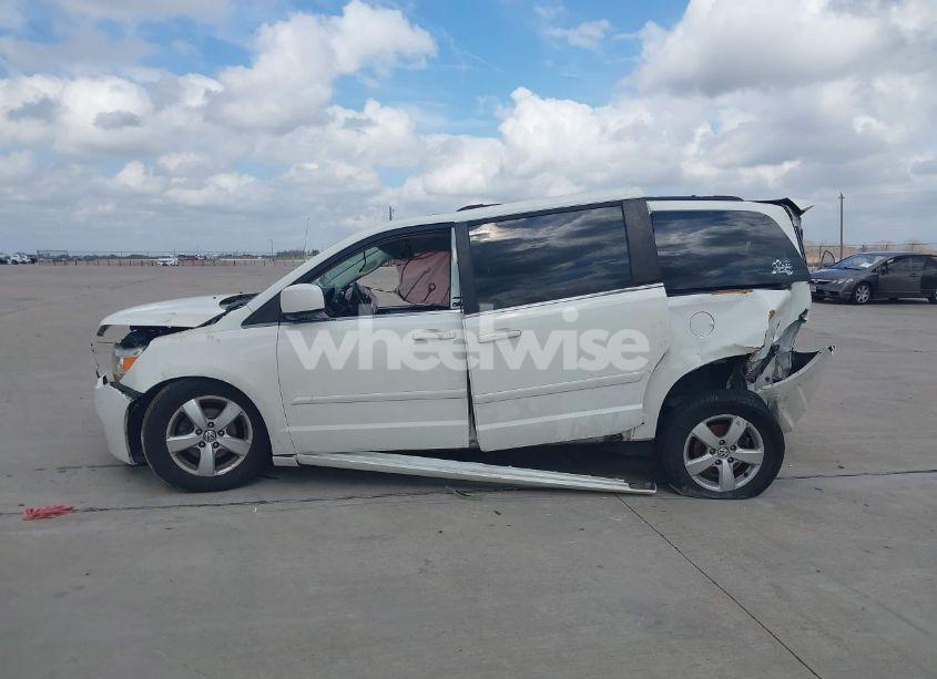 Photo 13 of 2011 Volkswagen Routan SE (VIN 2V4RW3DG6BR691242)