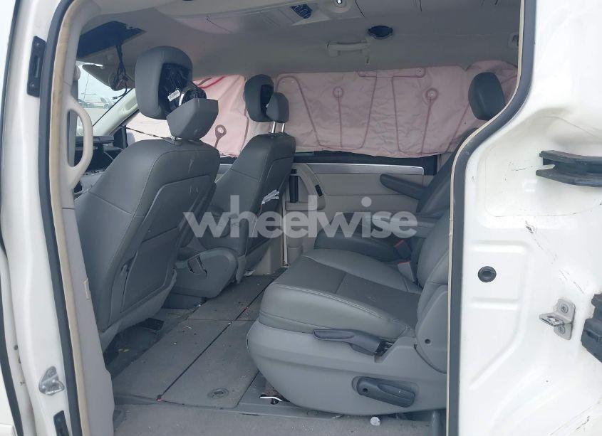 Photo 8 of 2011 Volkswagen Routan SE (VIN 2V4RW3DG6BR691242)