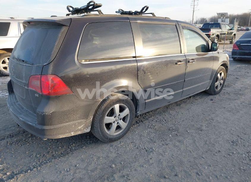Photo 4 of 2011 Volkswagen Routan SE (VIN 2V4RW3DG7BR634225)