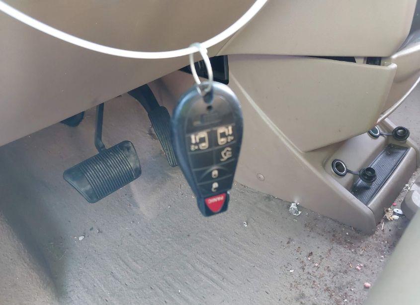 Photo 11 of 2011 Volkswagen Routan SE (VIN 2V4RW3DG8BR740344)