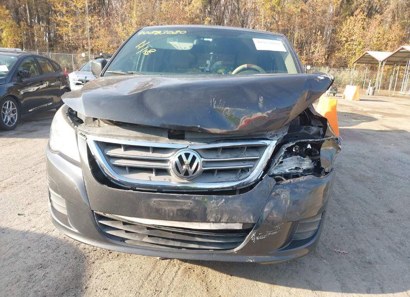 Photo 12 of 2011 Volkswagen Routan SE (VIN 2V4RW3DG8BR740344)