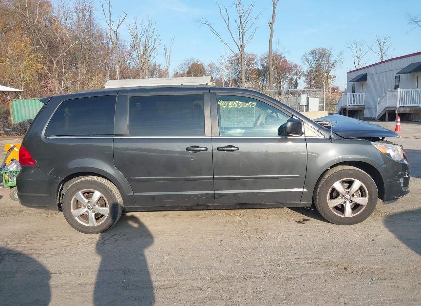 Photo 13 of 2011 Volkswagen Routan SE (VIN 2V4RW3DG8BR740344)