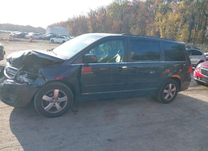 Photo 14 of 2011 Volkswagen Routan SE (VIN 2V4RW3DG8BR740344)
