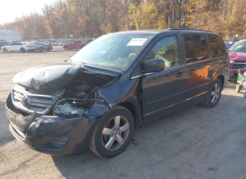 Photo 2 of 2011 Volkswagen Routan SE (VIN 2V4RW3DG8BR740344)