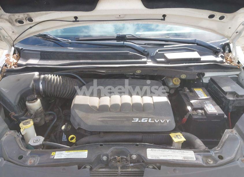 Photo 10 of 2011 Volkswagen Routan SE (VIN 2V4RW3DG9BR717557)