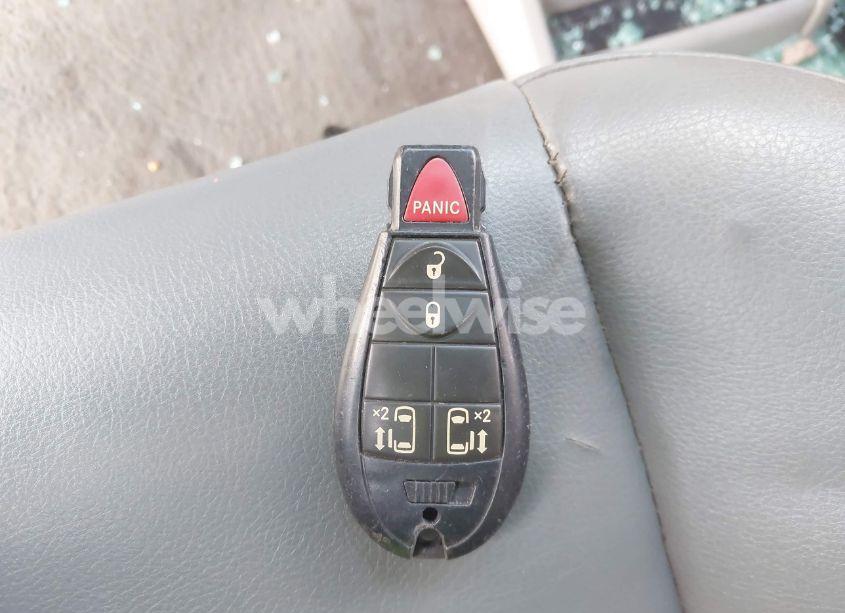 Photo 11 of 2011 Volkswagen Routan SE (VIN 2V4RW3DG9BR717557)