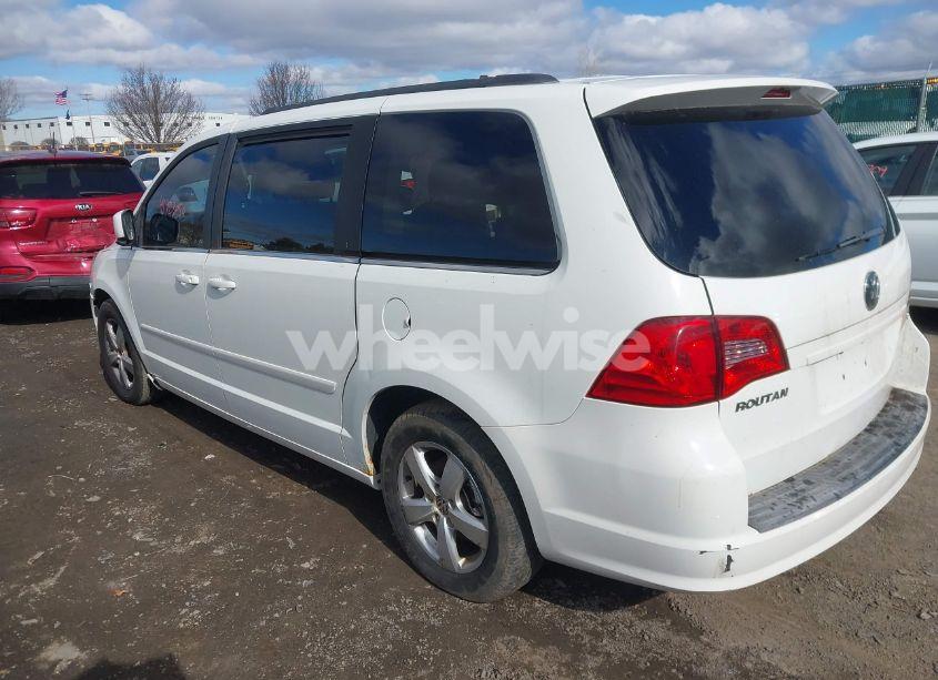 Photo 3 of 2011 Volkswagen Routan SE (VIN 2V4RW3DG9BR717557)