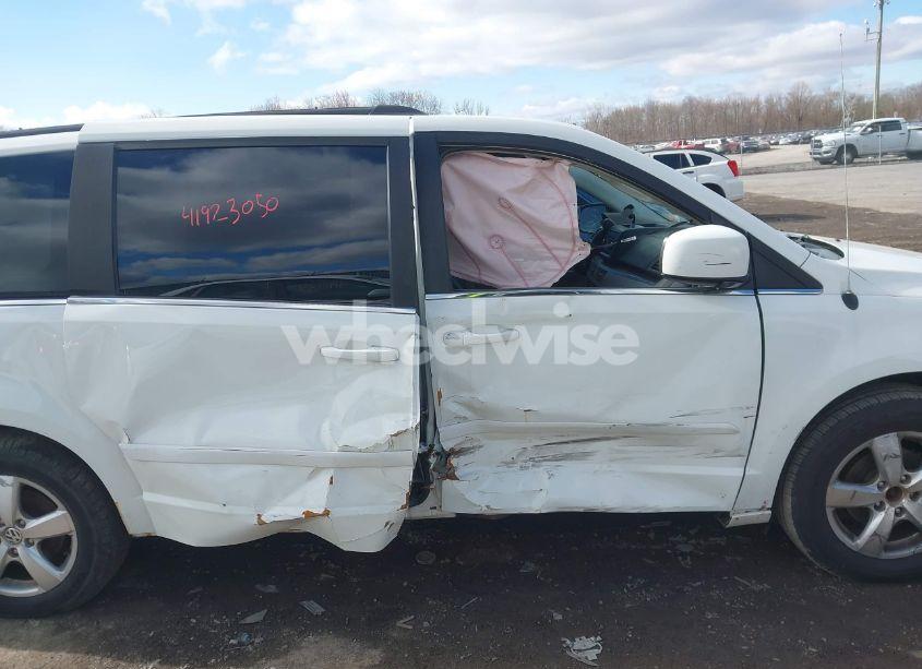 Photo 6 of 2011 Volkswagen Routan SE (VIN 2V4RW3DG9BR717557)