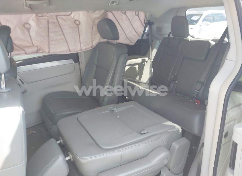 Photo 8 of 2011 Volkswagen Routan SE (VIN 2V4RW3DG9BR717557)