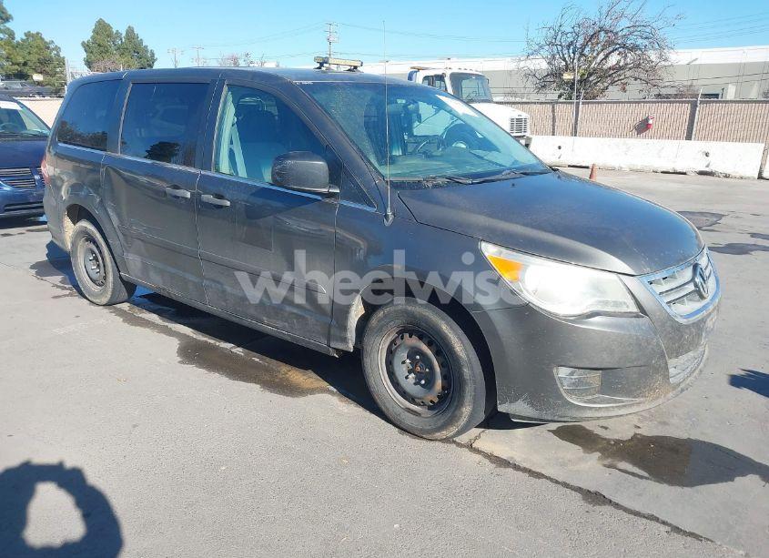 2010 Volkswagen Routan S (VIN 2V4RW4D14AR333122) main photo