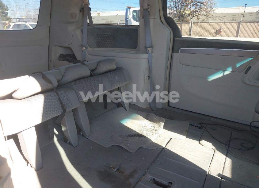 Photo 8 of 2010 Volkswagen Routan S (VIN 2V4RW4D14AR333122)