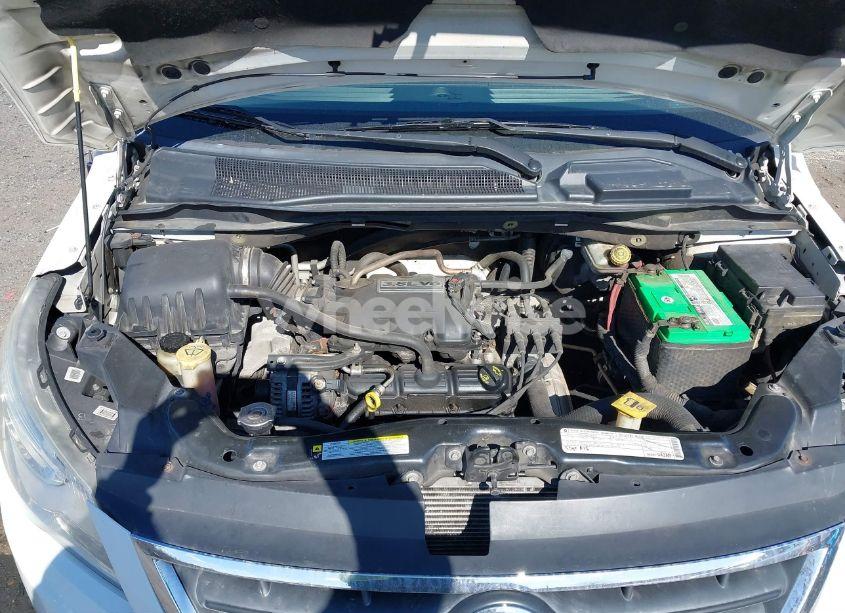 Photo 10 of 2010 Volkswagen Routan S (VIN 2V4RW4D17AR158865)