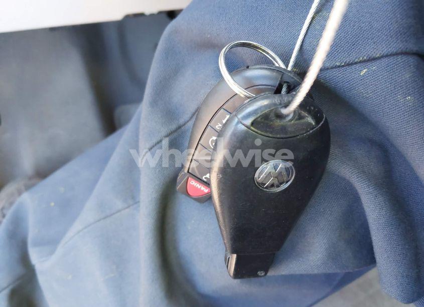 Photo 11 of 2010 Volkswagen Routan S (VIN 2V4RW4D17AR158865)