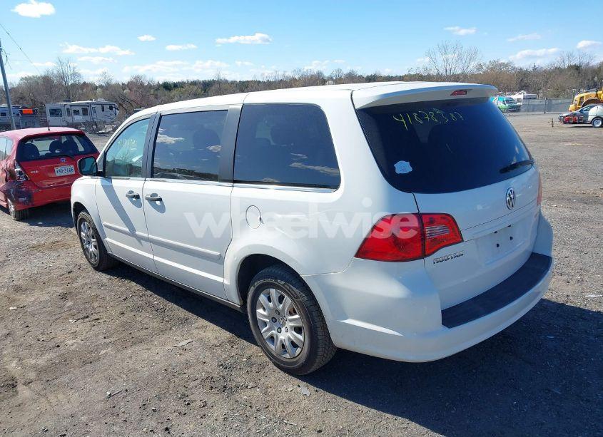 Photo 3 of 2010 Volkswagen Routan S (VIN 2V4RW4D17AR158865)