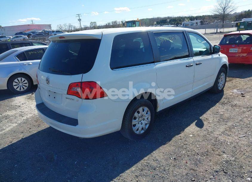Photo 4 of 2010 Volkswagen Routan S (VIN 2V4RW4D17AR158865)