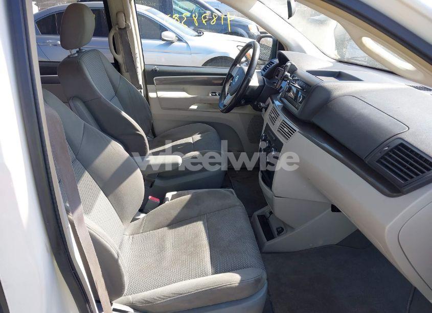 Photo 5 of 2010 Volkswagen Routan S (VIN 2V4RW4D17AR158865)