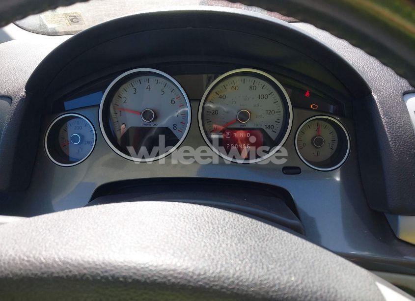 Photo 7 of 2010 Volkswagen Routan S (VIN 2V4RW4D17AR158865)