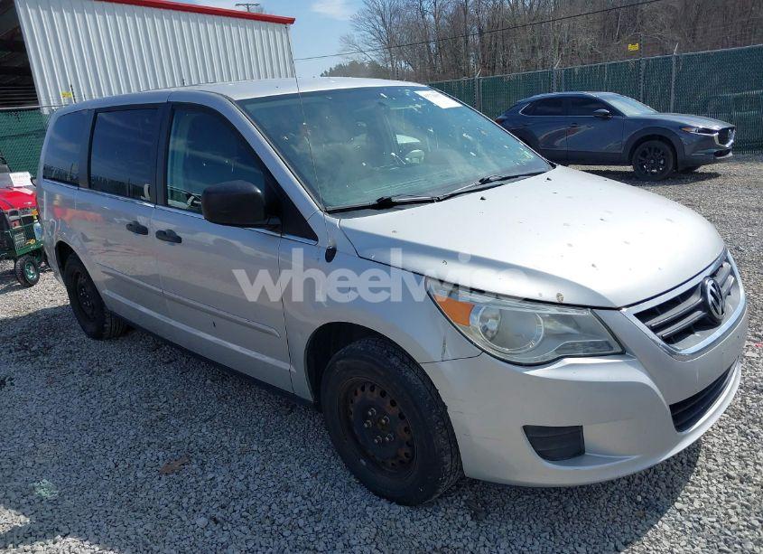 2010 Volkswagen Routan S (VIN 2V4RW4D18AR407108) main photo