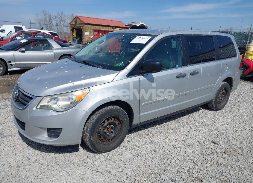 Photo 2 of 2010 Volkswagen Routan S (VIN 2V4RW4D18AR407108)