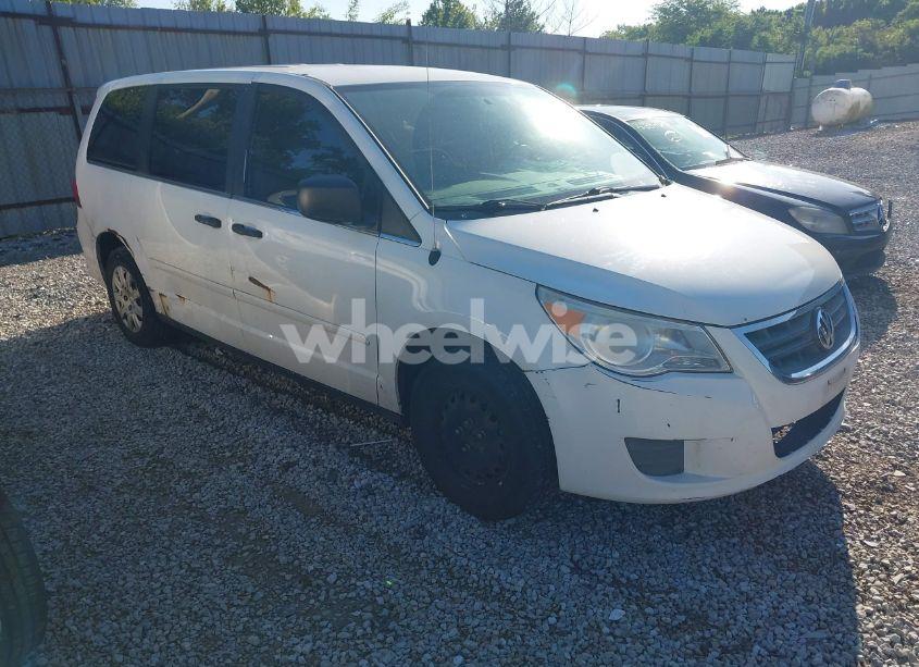 2010 Volkswagen Routan S (VIN 2V4RW4D1XAR348434) main photo