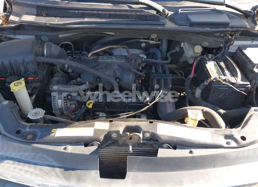 Photo 10 of 2010 Volkswagen Routan S (VIN 2V4RW4D1XAR348434)