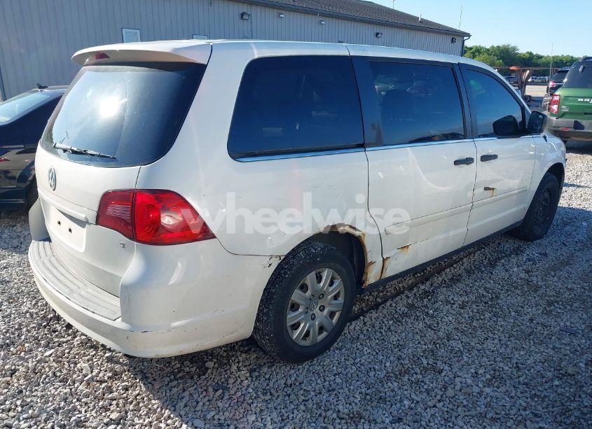 Photo 4 of 2010 Volkswagen Routan S (VIN 2V4RW4D1XAR348434)