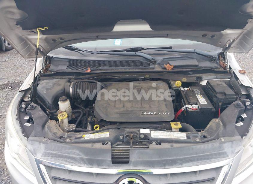 Photo 10 of 2011 Volkswagen Routan S (VIN 2V4RW4DG1BR691381)