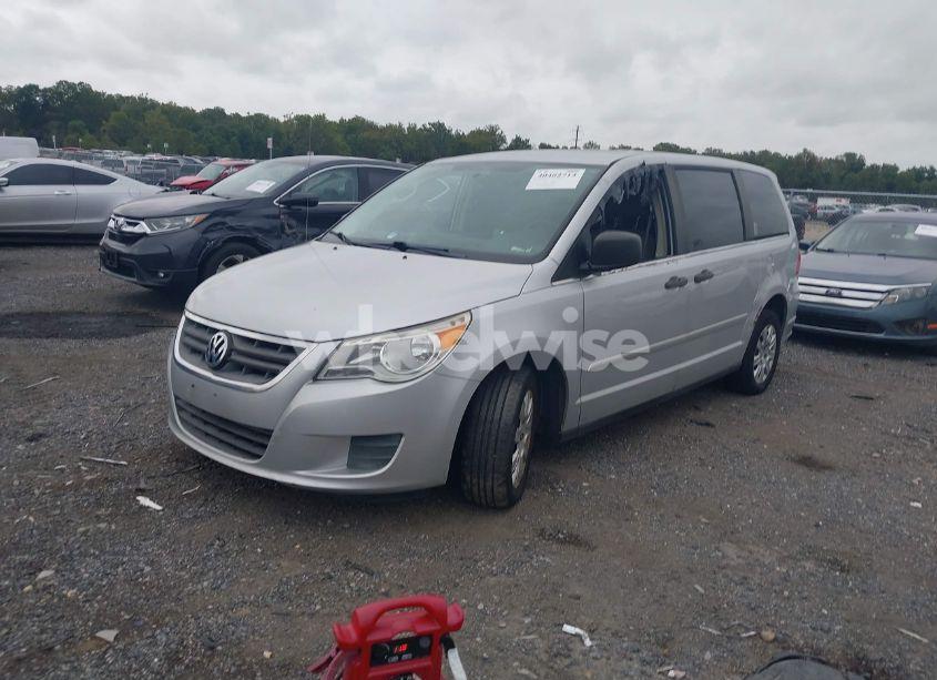 Photo 2 of 2011 Volkswagen Routan S (VIN 2V4RW4DG1BR691381)