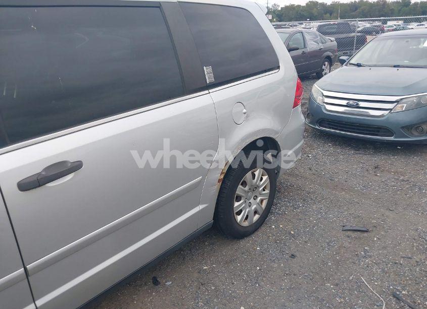 Photo 6 of 2011 Volkswagen Routan S (VIN 2V4RW4DG1BR691381)