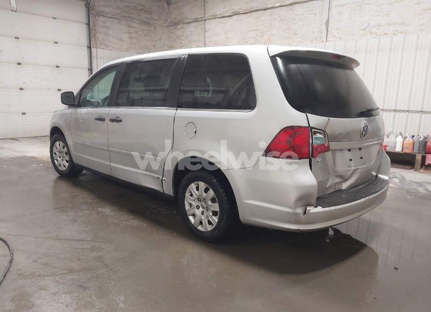 Photo 3 of 2011 Volkswagen Routan S (VIN 2V4RW4DGXBR621975)