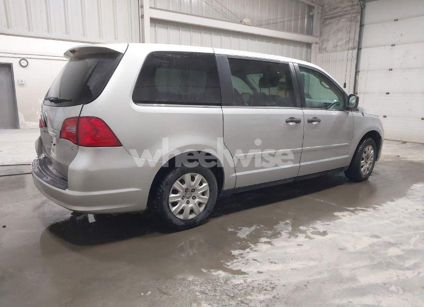 Photo 4 of 2011 Volkswagen Routan S (VIN 2V4RW4DGXBR621975)