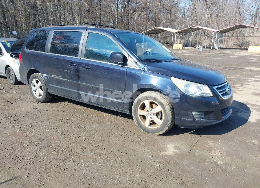 2011 Volkswagen Routan SEL (VIN 2V4RW5DG3BR643077) main photo