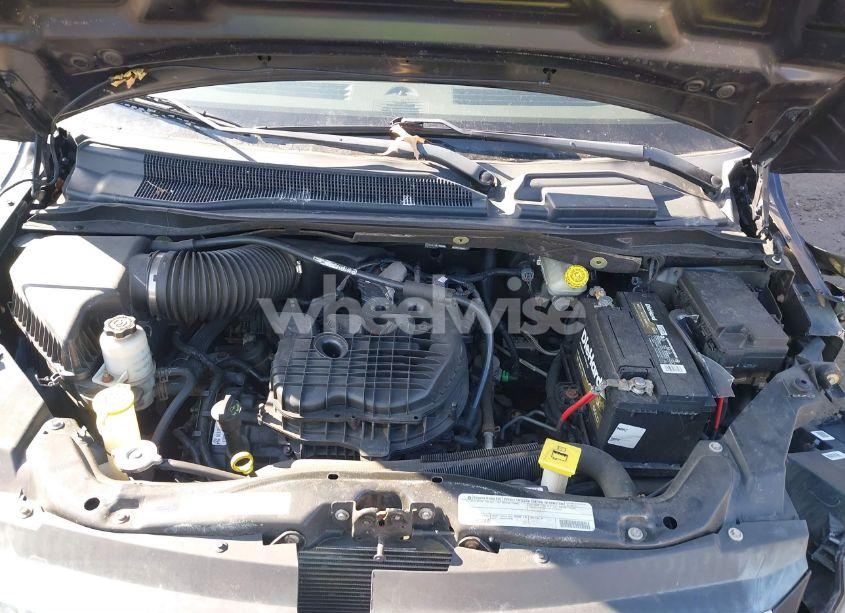 Photo 10 of 2011 Volkswagen Routan SEL (VIN 2V4RW5DG3BR643077)