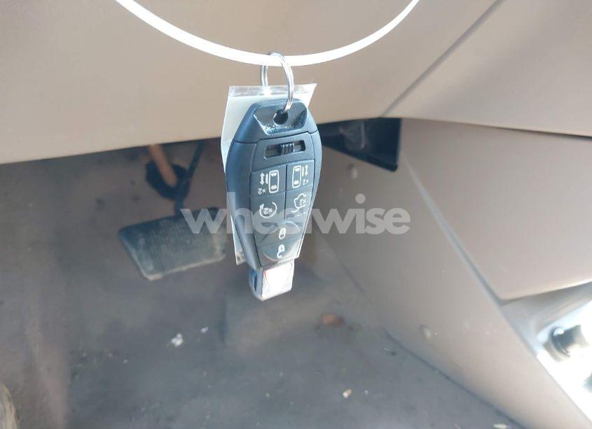 Photo 11 of 2011 Volkswagen Routan SEL (VIN 2V4RW5DG3BR643077)