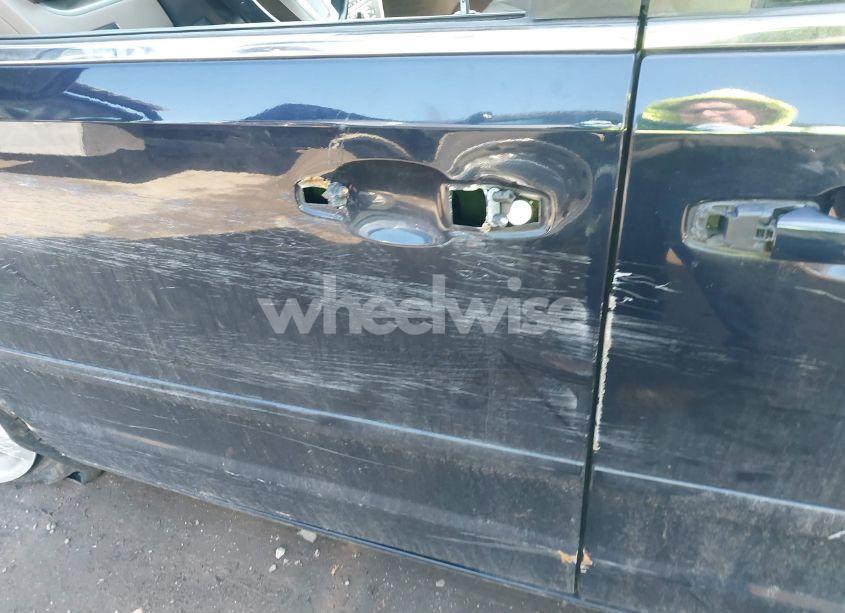 Photo 12 of 2011 Volkswagen Routan SEL (VIN 2V4RW5DG3BR643077)