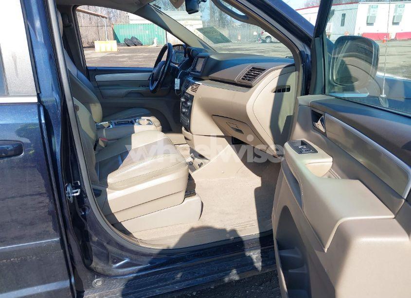 Photo 5 of 2011 Volkswagen Routan SEL (VIN 2V4RW5DG3BR643077)