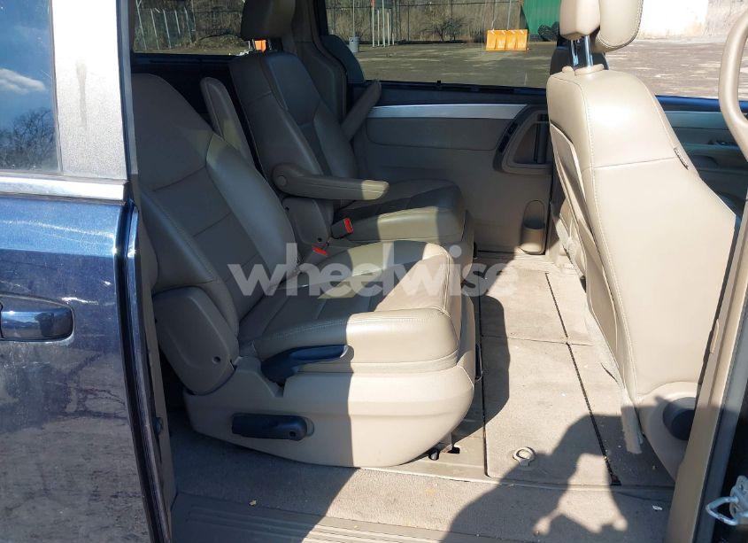 Photo 8 of 2011 Volkswagen Routan SEL (VIN 2V4RW5DG3BR643077)