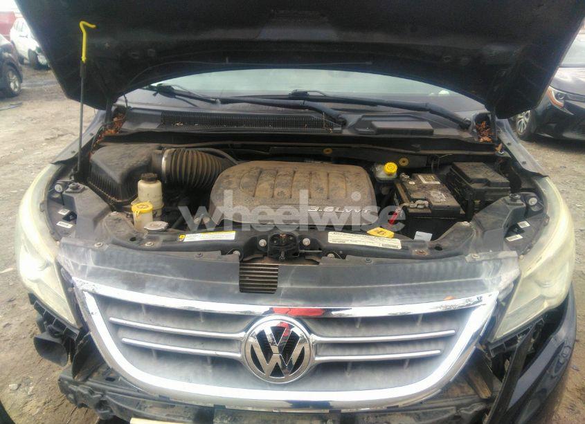 Photo 10 of 2011 Volkswagen Routan SEL (VIN 2V4RW5DG3BR658498)