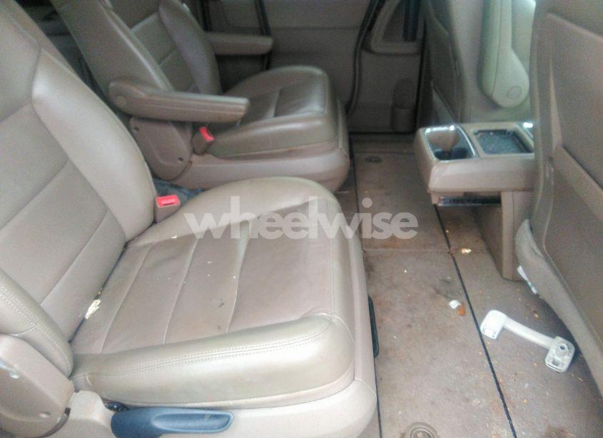 Photo 8 of 2011 Volkswagen Routan SEL (VIN 2V4RW5DG3BR658498)