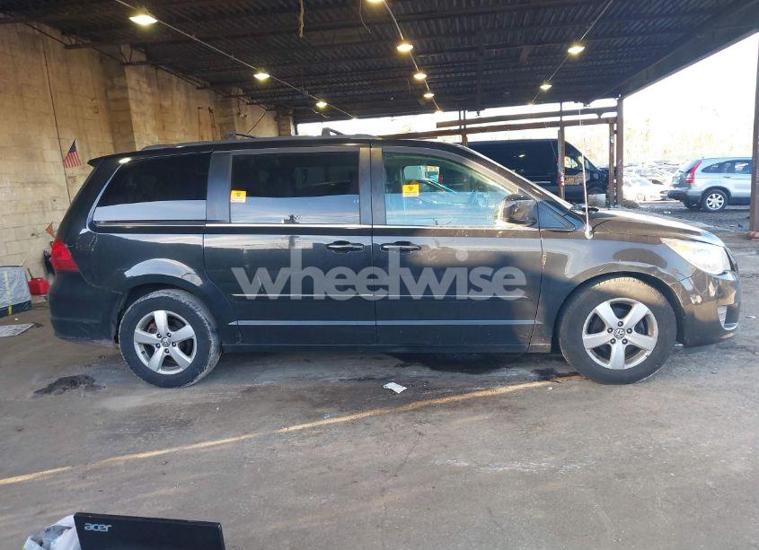 Photo 12 of 2011 Volkswagen Routan SEL (VIN 2V4RW5DG7BR698549)